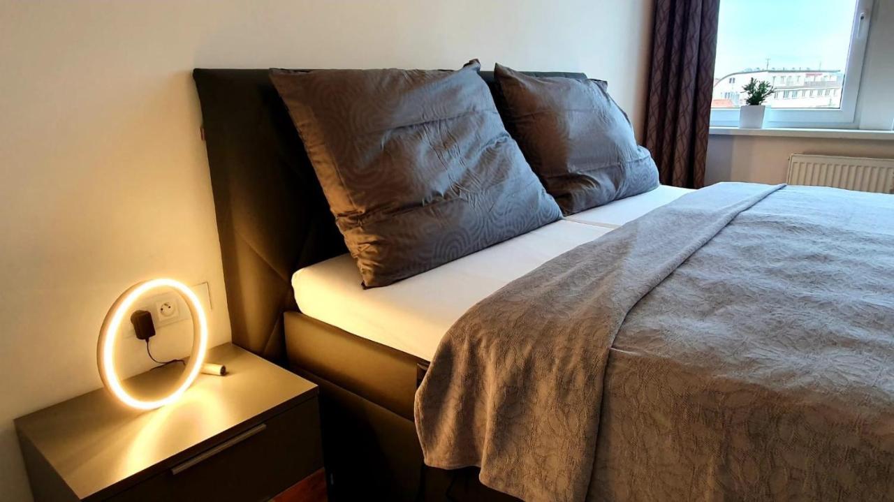 Luxury Apartment Vbloku Прага Екстериор снимка